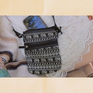 Claire’s | Elephant Festival Pouch